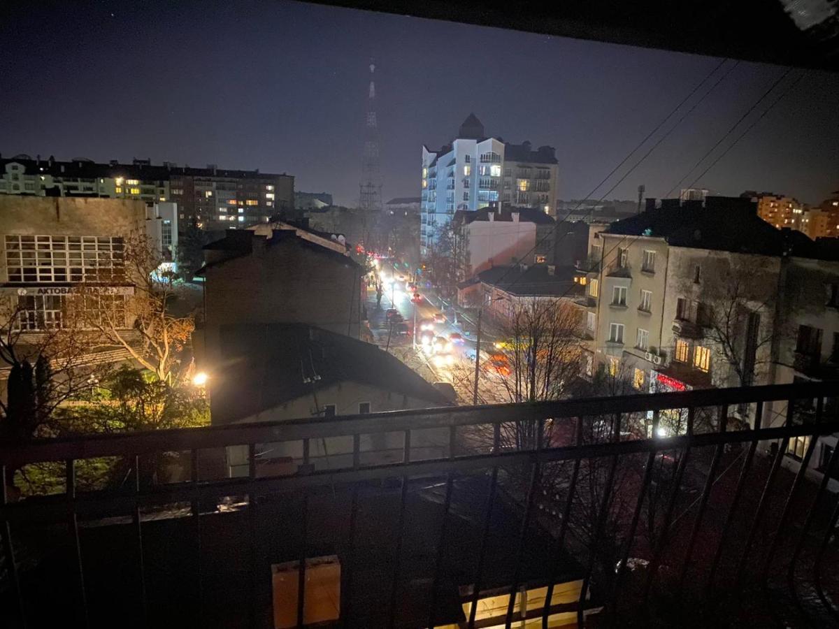 איוונו-פרנקיבסק Fontush Boutique Hotel מראה חיצוני תמונה
