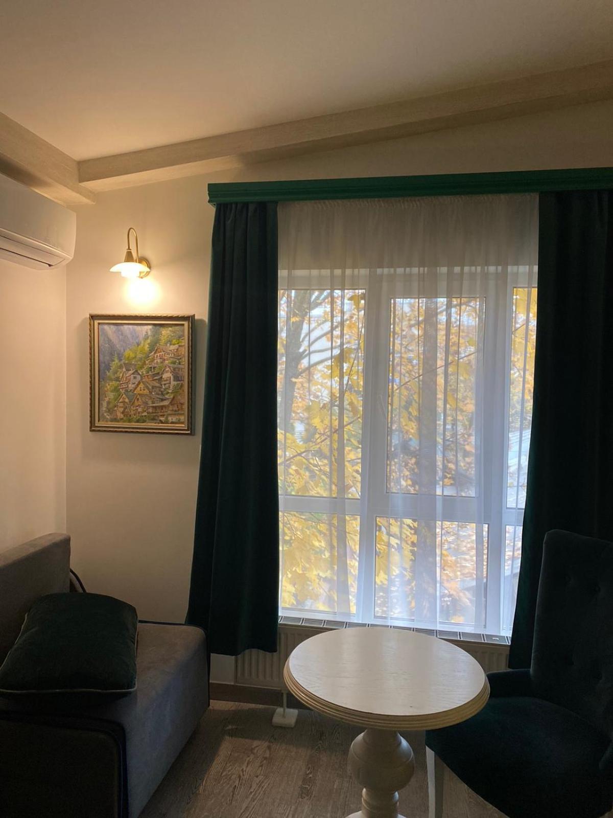 איוונו-פרנקיבסק Fontush Boutique Hotel מראה חיצוני תמונה